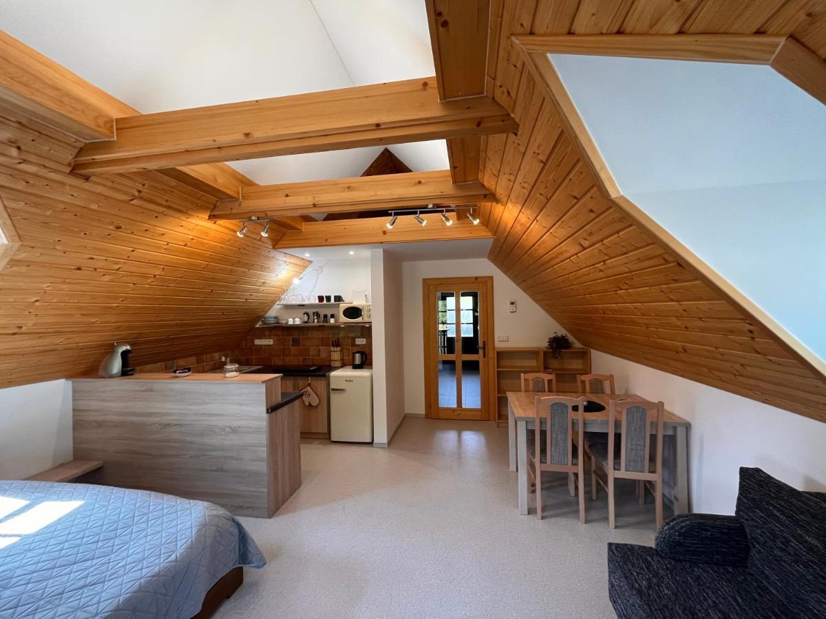 Hofberg Apartman Nové Hamry Esterno foto